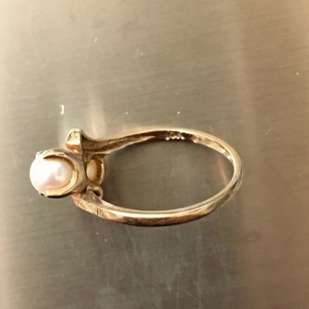 VINTAGE TRIPLE PEARL SOLID GOLD RING - Picture 6 of 7